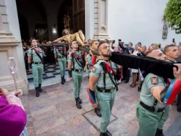 Imagen de archivo de una procesión religiosa en Huelva con la participación de militares de la Legión. — A. Pérez / EUROPA PRESS