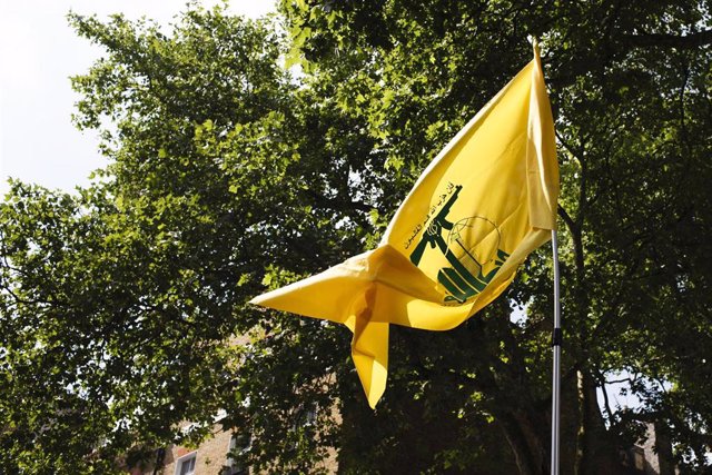 Archivo - Una bandera de Hezbolá - DAVID CLIFF / ZUMA PRESS / CONTACTOPHOTO -