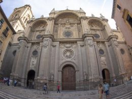 Catedral de Granada, inmatriculada por la Iglesia y que no está, según Granada Laica, en el listado. / antonio l. juárez / PS