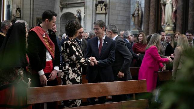 El alcalde de Logroño asiste a la misa en honor a la Virgen de la Esperanza para realizar la ofrenda de la ciudad y participa con el presidente de La Rioja en la procesión posterior