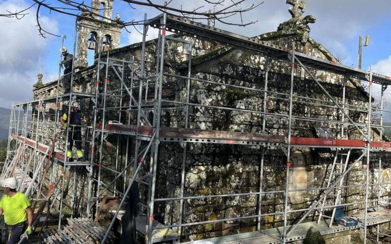 La iglesia de Sacos (Pontevedra) con 315 000 euros de la Xunta renovará su cubierta y el coro antes de restaurar las pinturas murales