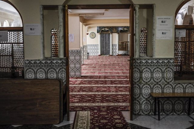 Archivo - Interior de una mezquita en Valencia. - Rober Solsona - Europa Press - Archivo