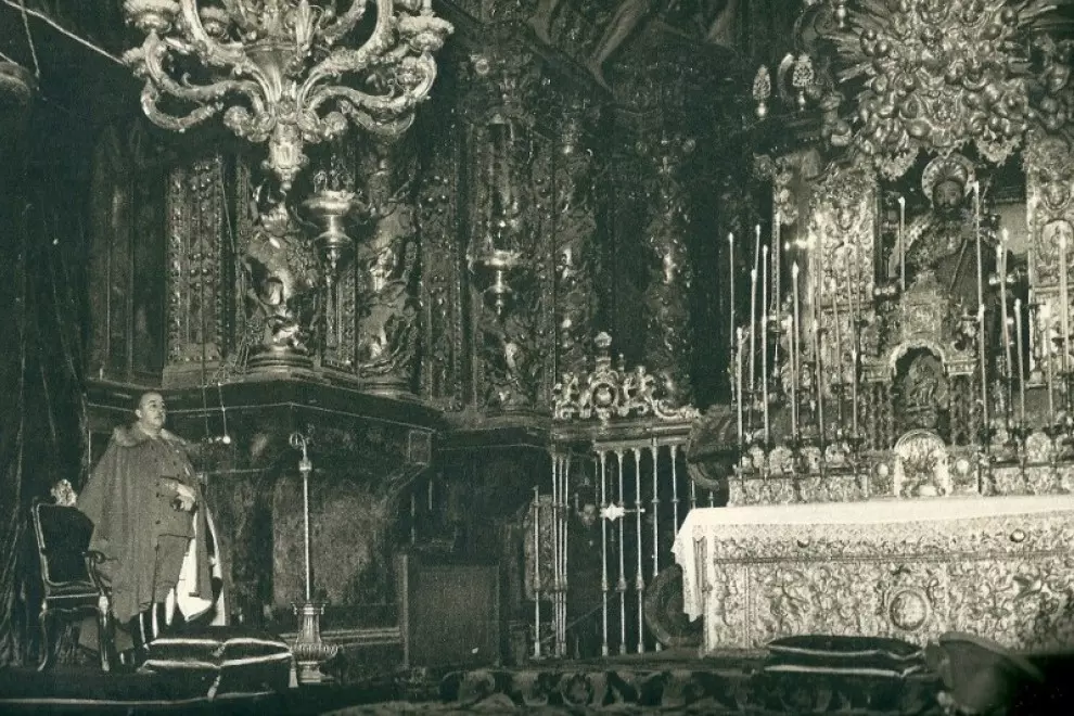 Francisco Franco, en la Catedral de Santiago de Compostela. — Archivo