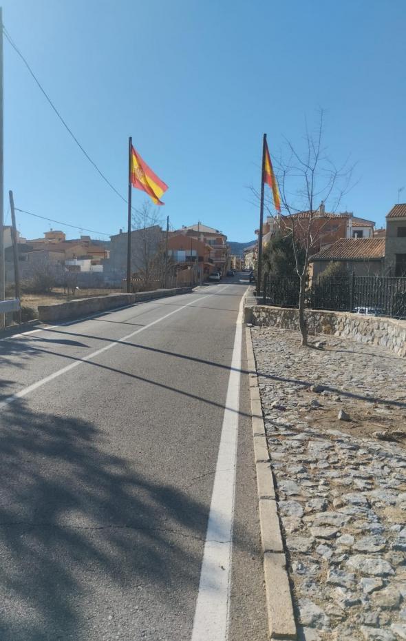 Banderas de España a la entrada de El Toro (Castellón)Facebook de Ayuntamiento de El Toro