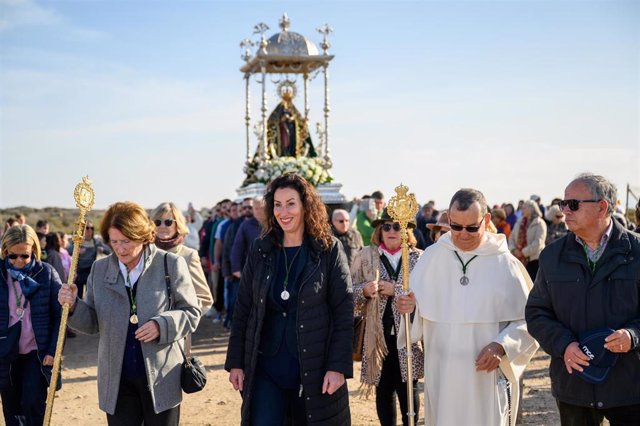 La alcaldesa de Almería asiste a la romería de la Virgen del Mar en Torregarcía