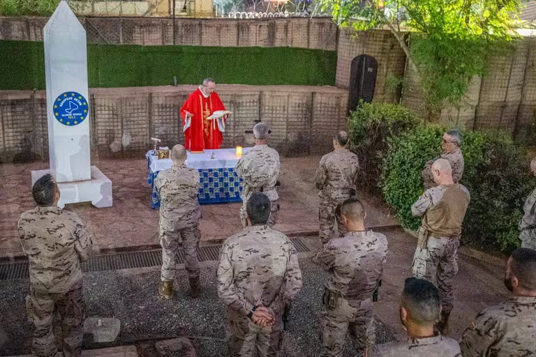 Eucaristía en honor a Santa Bárbara, patrona de la Artillería española, en Bamako (Mali). (Arzobispado Castrense en España)