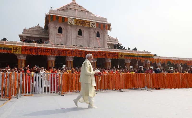 El primer ministro indio, Narendra Modi, asiste a la inauguración de un gran templo al dios hindú Lord Ram en Ayodhya, India, el pasado 22 de enero.PRESS INFORMATION BUREAU (via REUTERS)
