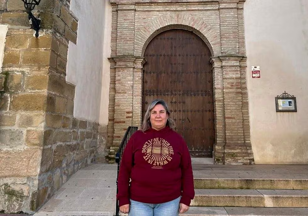 María Dolores Salido, frente a la Iglesia de la Cazalilla (Jaén), en una fotografía cedida.
