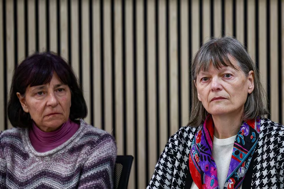 Las dos monjas abusadas por Rupnik, Gloria Branciani y Mirjam Kovac, este miércoles en Roma.GUGLIELMO MANGIAPANE (REUTERS)