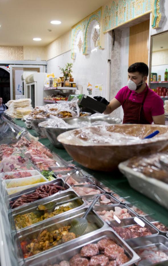 Una carnicería halal en Granada.Carlos Gil Andreu/Getty Images