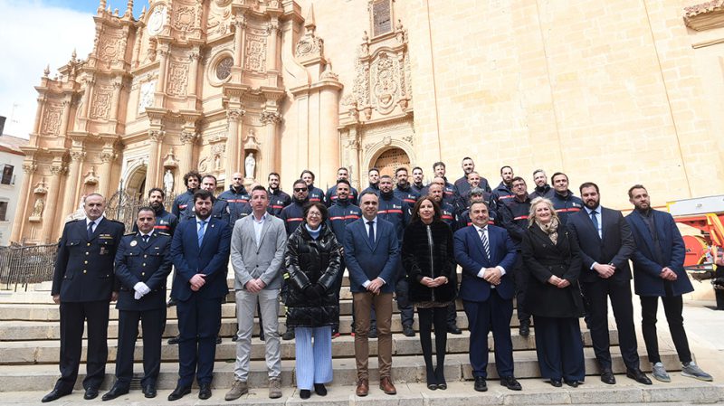 El presidente de la Diputación de Granada preside un acto religioso en la catedral de Guadix por el día del patrón de los Bomberos