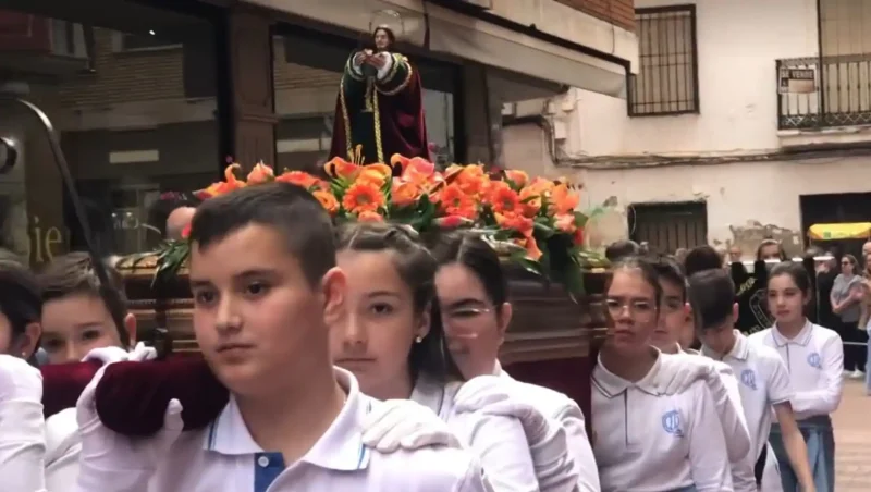 San Juan en procesión durante la Semana Santa 'chica'. IDEAL