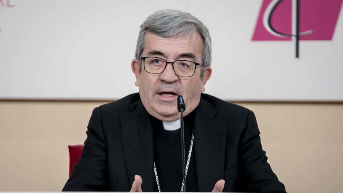 El arzobispo de Valladolid, Luis Argüello, presidente de la Conferencia Episcopal, tras su elección este mismo martes. Europa Press