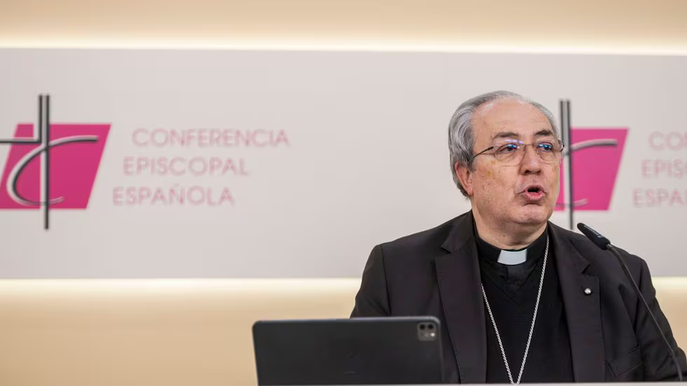 El secretario general de la Conferencia Episcopal Española, César García Magán, este viernes durante la rueda de prensa tras la plenaria de los obispos de esta semana.FERNANDO VILLAR (EFE)