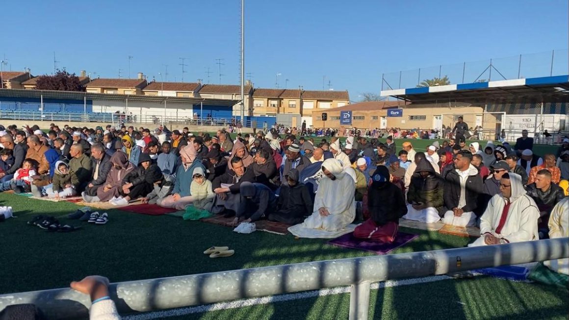 Más de 600 musulmanes se congregaron en Cintruénigo.