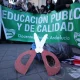 Miembros de las mareas andaluzas de sanidad y educación protestan a las puertas del Parlamento de Andalucía. Imagen de archivo. — Joaquin Corchero / Europa Press