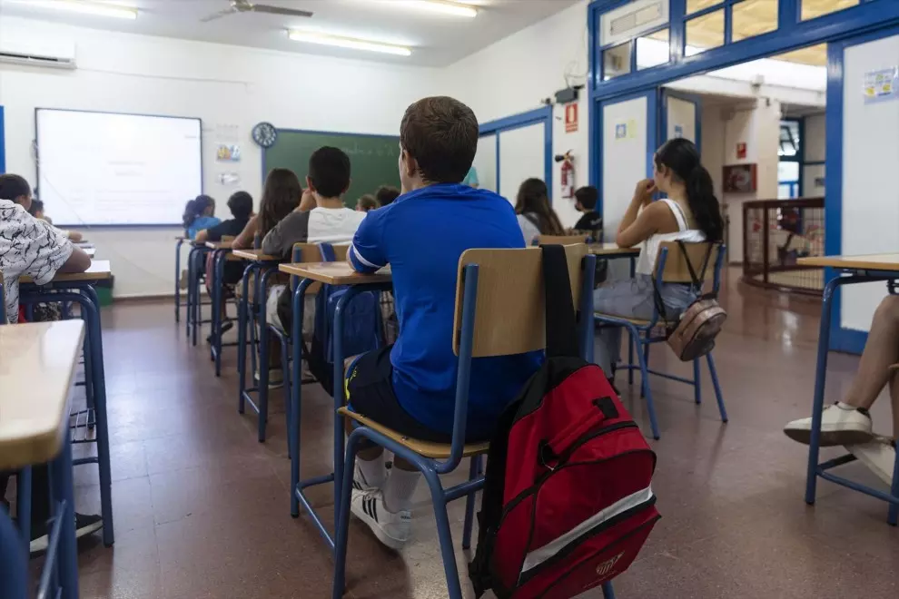 Alumnos de un colegio público sevillano durante el primer día de colegio, a 12 de septiembre de 2022. — María José López / Europa Press