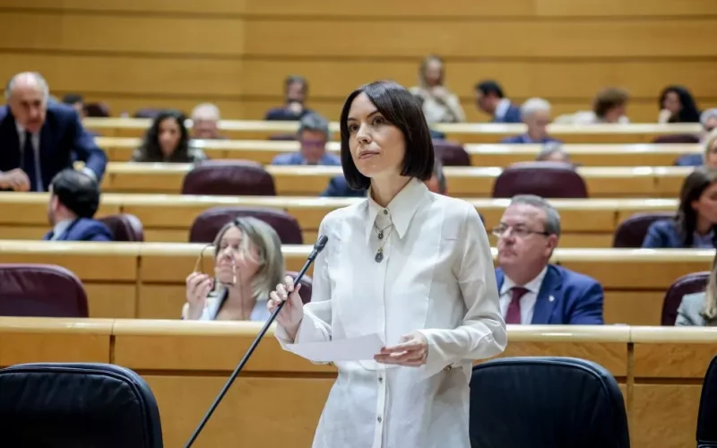 La ministra de Ciencia, Innovación y Universidades, Diana Morant, durante una sesión de control al Gobierno, en el Senado, a 9 de abril de 2024, en Madrid (España). — Ricardo Rubio / Europa Press