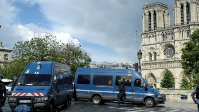La Gendarmería francesa, en Notre Dame
