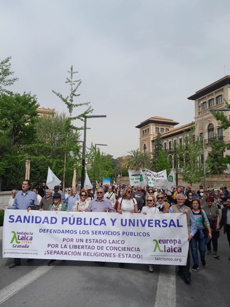 Granada Laica en la manifestación por una sanidad pública el domingo siete de abril de 2024