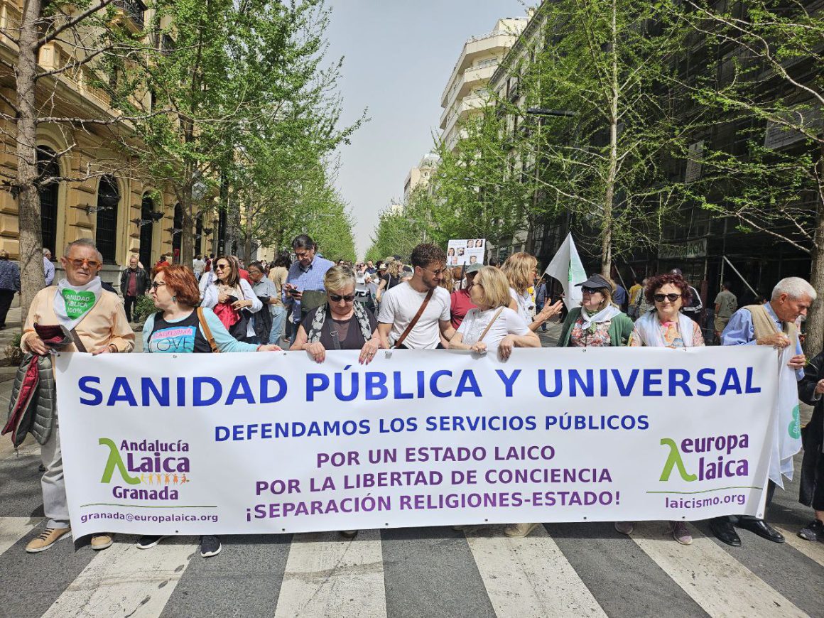Granada Laica en la manifestación por una sanidad pública el domingo siete de abril de 2024