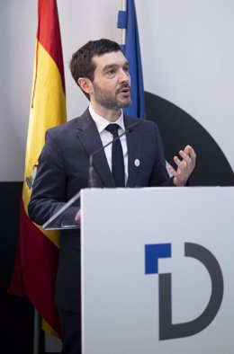 El ministro de Derechos Sociales y Agenda 2030, Pablo Bustinduy, interviene durante la visita al Centro Español de Autismo, a 2 de abril de 2024, en Madrid (España). - Alberto Ortega - Europa Press