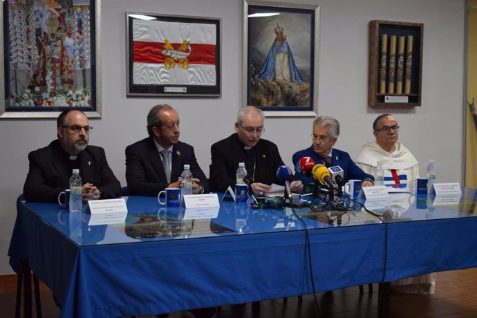 El alcalde de Andújar junto al obispo de Jaén presiden la presentación del Año Jubilar de la Virgen de la Cabeza que conmemora los 800 años de su aparición