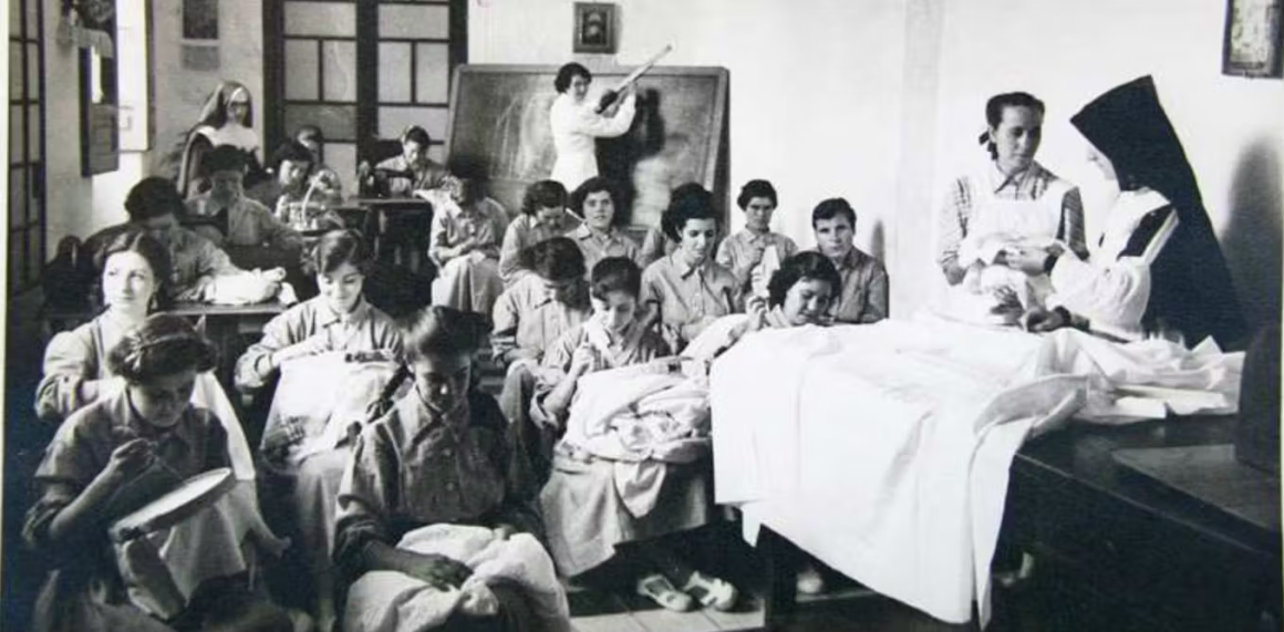 Escuela donde se impartían clases de instrucción primaria y talleres en la Junta Provincial de Sevilla del Patronato de Protección a la Mujer. Junta de Andalucía