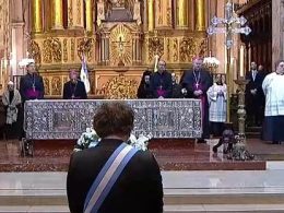 Argentina: El presidente y su gobierno asisten en la catedral al Tedeum en el día de la Patria oficiado por el arzobispo de Buenos Aires