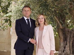 El presidente de Francia, Emmanuel Macron, y la primera ministra de Italia, Giorgia Meloni - Europa Press/Contacto/Presidenza Del Consiglio/G7