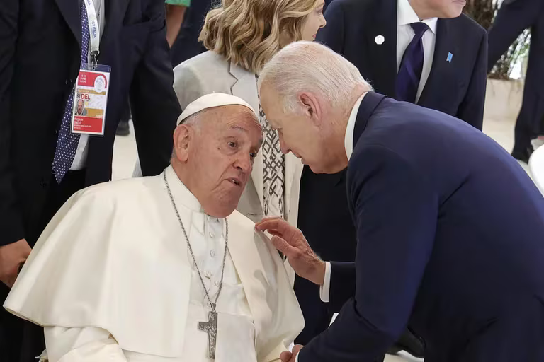 El papa Francisco, Jorge Bergoglio, con el presidente de EEUU, Joe Biden