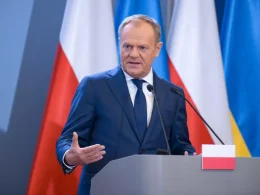 El primer ministro polaco, Donald Tusk, durante una rueda de prensa en Varsovia (Polonia). — Marcin Obara / EFE