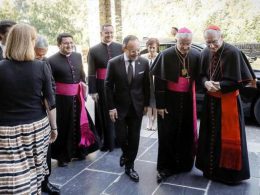 En el centro Xavier Espot (con corbata), Joan-Enric Vives y Pietro Parolin, en septiembre en el santuario de Meritxell, en Andorra GOVERN D'ANDORRA