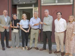 Entrega de llaves del local a la hermandad de la Antigua Ayuntamiento de Sevilla