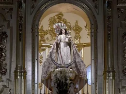 La Virgen del Rosario de La Alberca, fotografiada esta semana en el templo. / Israel Sánchez