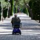 Archivo - Un anciano en silla de ruedas eléctrica - Ricardo Rubio - Europa Press - Archivo
