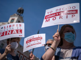 Manifestación a favor de la eutanasia en la Puerta del Sol en Madrid.Andrea Comas