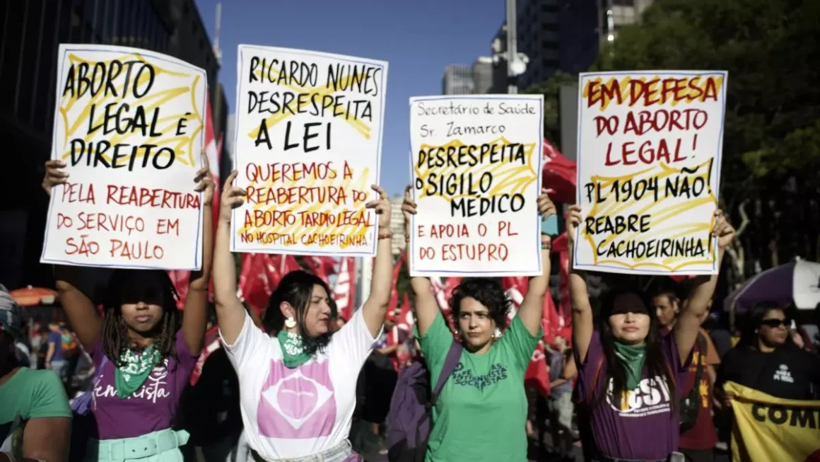 Una protesta contra el proyecto de ley del aborto ' tiene lugar en la Avenida Paulista de Sao Paulo, Brasil, el 23 de junio de 2024. Cris Faga / NurPhoto vía Getty Images