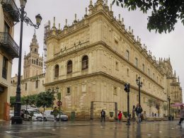 Imagen de la Avenida de la Constitución con la Catedral y la Giralda, a 15 de marzo de 2022, en Sevilla. — Eduardo Briones / Europa Press