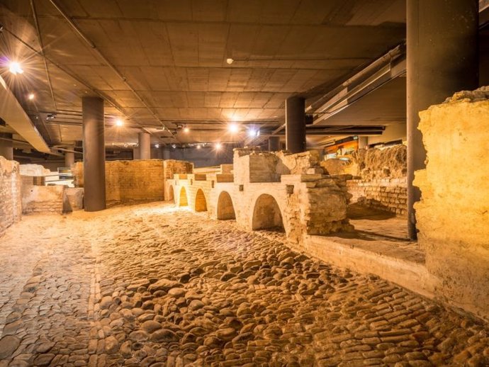 Imagen de la cripta arqueológica del Castillo de San Jorge - TURISMO DE SEVILLA