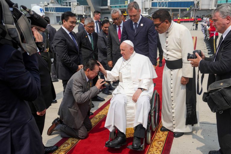 El Papa Francisco en un reciente viaje a Indonesia. Reuters