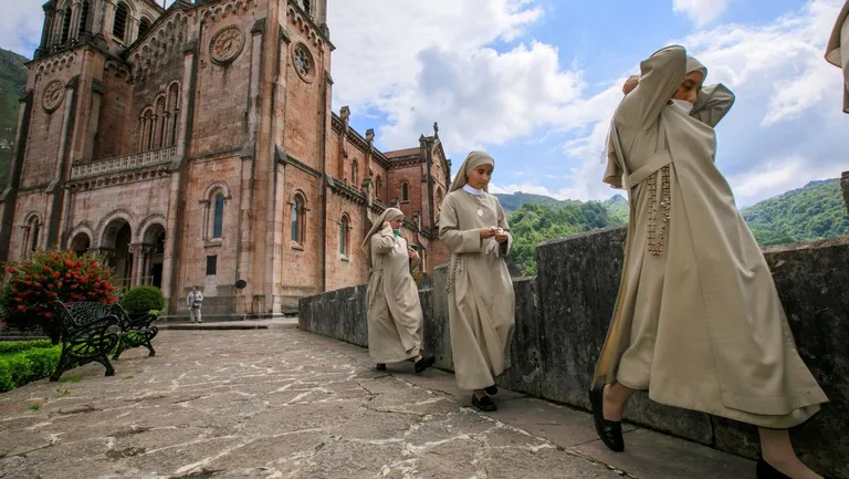 Un grupo de monjas del Santuario del Real Sitio de Covadonga Alberto Morante