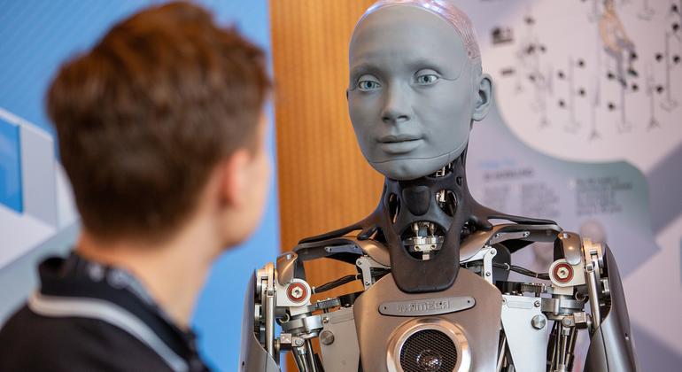 Foto ONU/Elma Okic El robot Ameca asistió a la Cumbre Mundial «AI for Good», celebrada en Ginebra (Suiza) en julio de 2023.