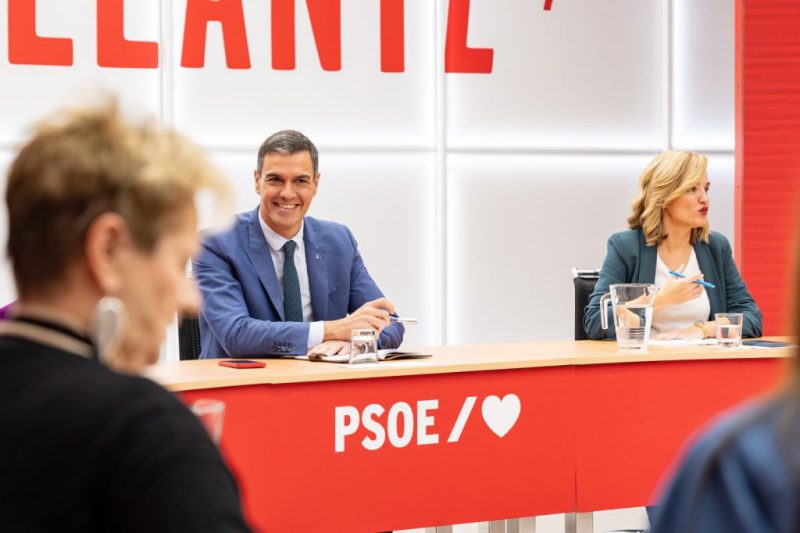 Pedro Sánchez y Pilar Alegría