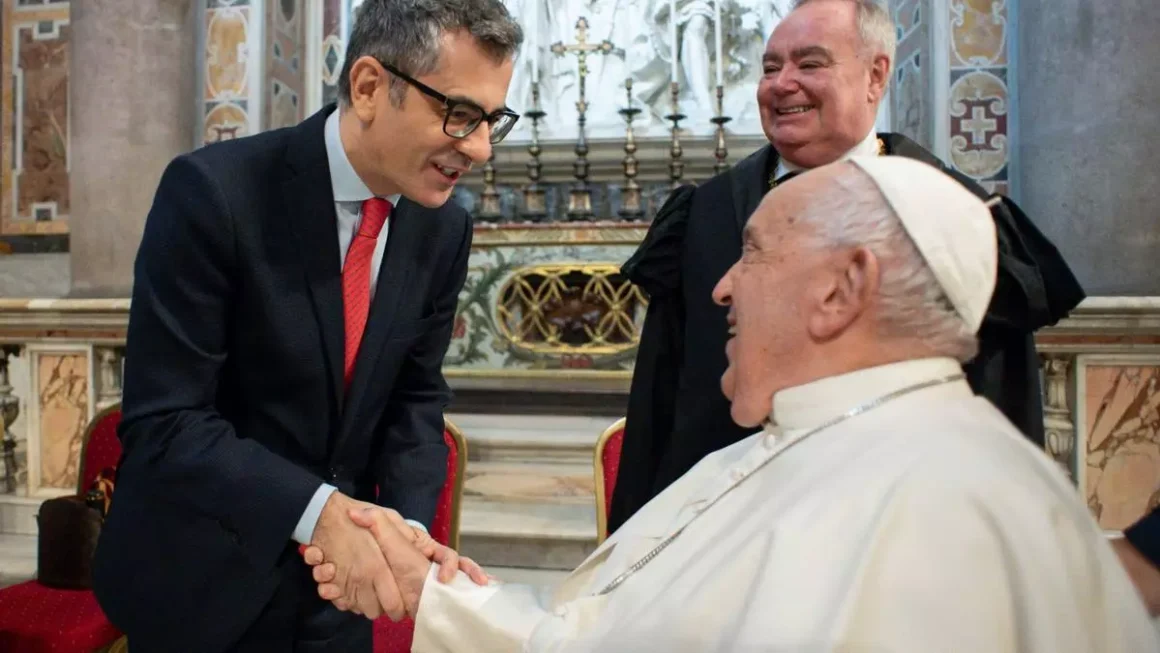 Félix Bolaños, con el Papa Francisco hoy Vatican Media