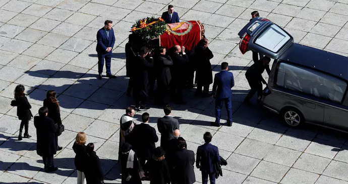 El ataúd del dictador Francisco Franco en el valle de Cuelgamuros. EMILIO NARANJO/REUTERS