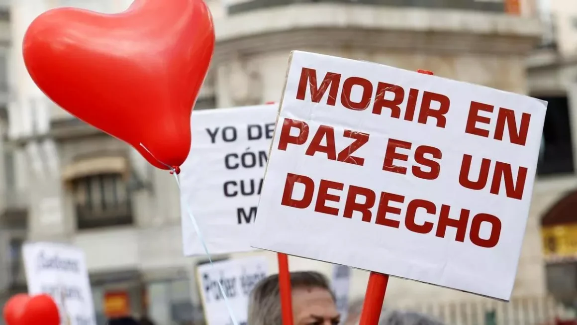 Manifestación para reclamar el derecho a morir dignamente en Sevilla.