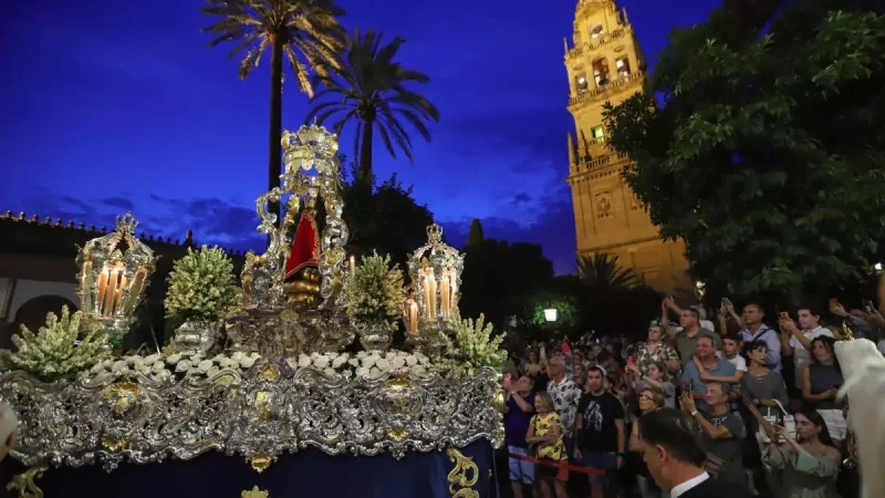 Misa y a continuación procesión de la Virgen de la Fuensanta desde la Mezquita Catedral al santuario por la Vela de la Fuensanta de 2023. / MANUEL MURILLO