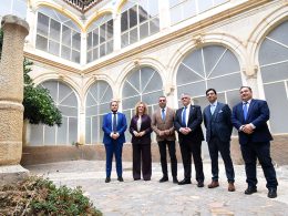 El presidente de la Diputación de Granada, Francis Rodríguez, ha firmado este lunes las escrituras de compra del histórico convento de la Inmaculada Concepción. Foto: Diputación de Granada