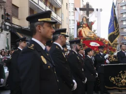 La procesión de la virgen de la Piedad en Valladolid, con la participación de la Policía Nacional. Alberto Mingueza